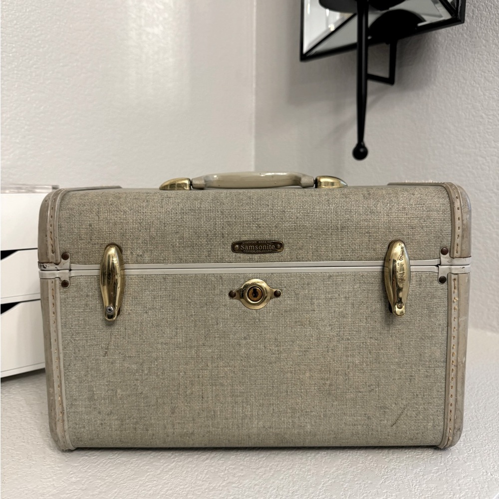 Vintage Samsonite Train Case Makeup Vanity Gray Streamlite Schaefer Designer